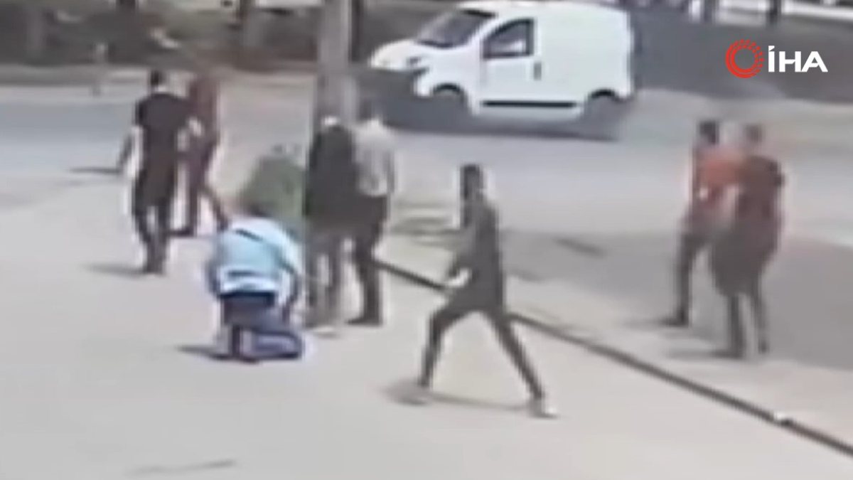 Silivri'de taksiciye bıçaklı saldırı kamerada