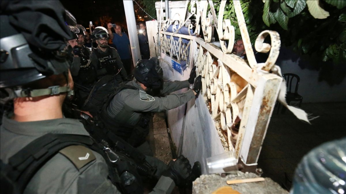 Israeli police broke into Palestinian family home
