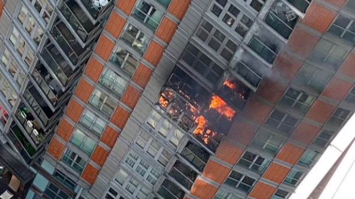 Fire in 43-floor apartment in London