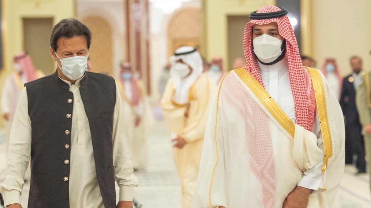 Imran Khan met with Saudi Arabian Crown Prince Salman