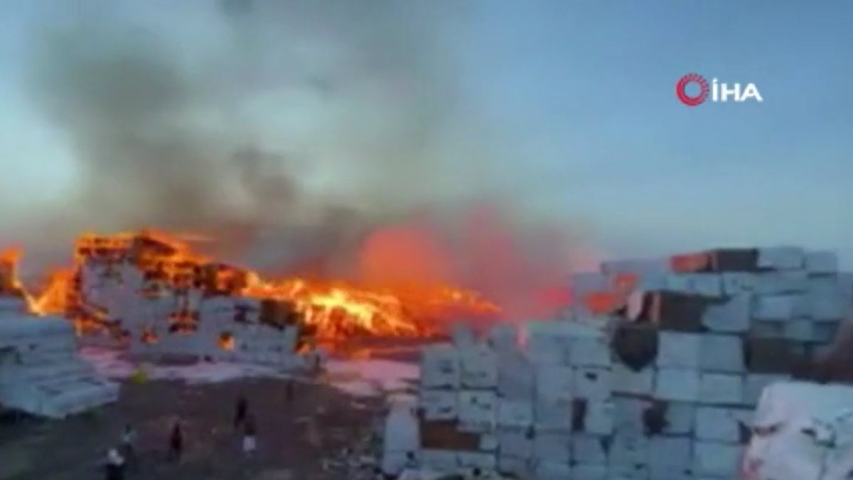 The fire in the wood warehouse in Yemen spread to the houses