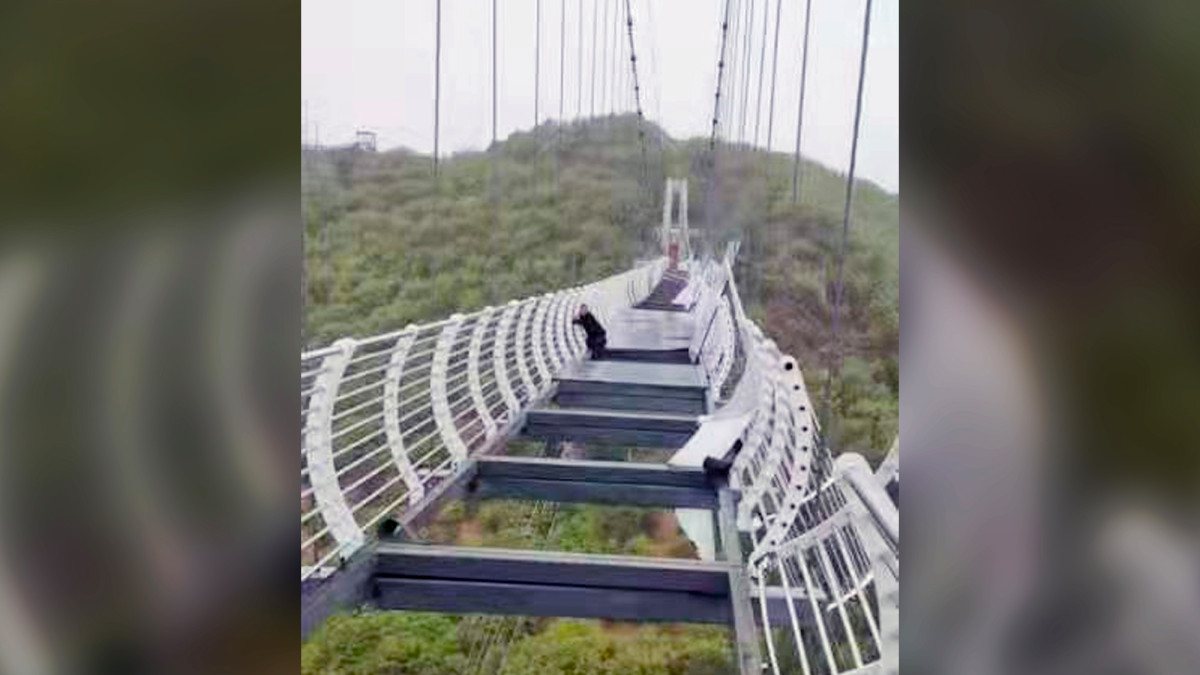 Suspension glass bridge broken in China, tourist stranded on it