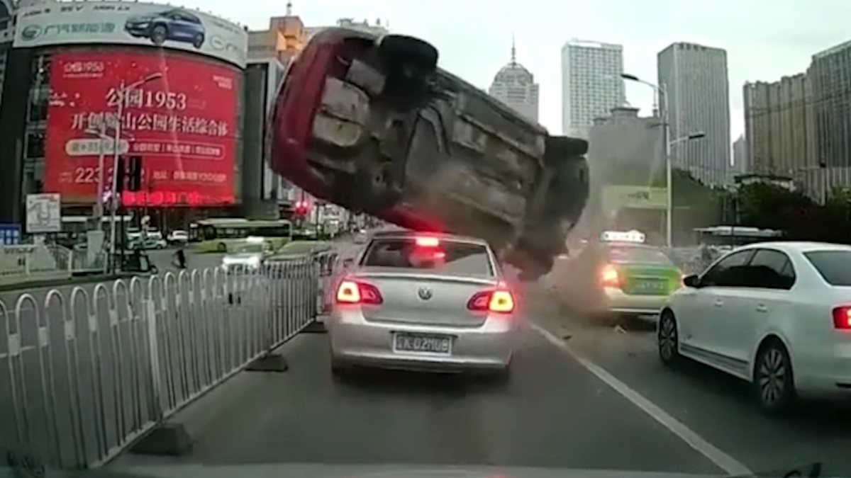 The driver who crashed in China flew over the vehicles