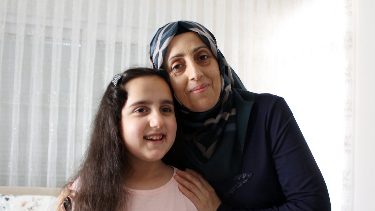 Antalya'da hasta kızı için yardım bekliyor: Tek isteğim görmesi