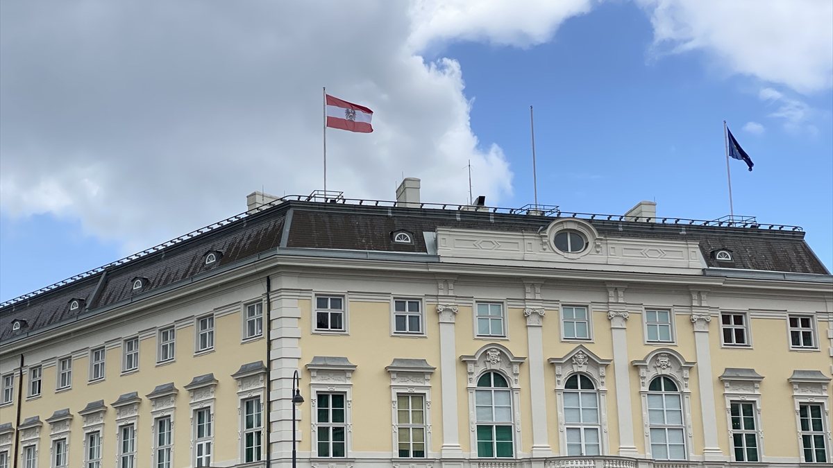 Avusturya'da İsrail bayrakları devlet binalarından kaldırıldı