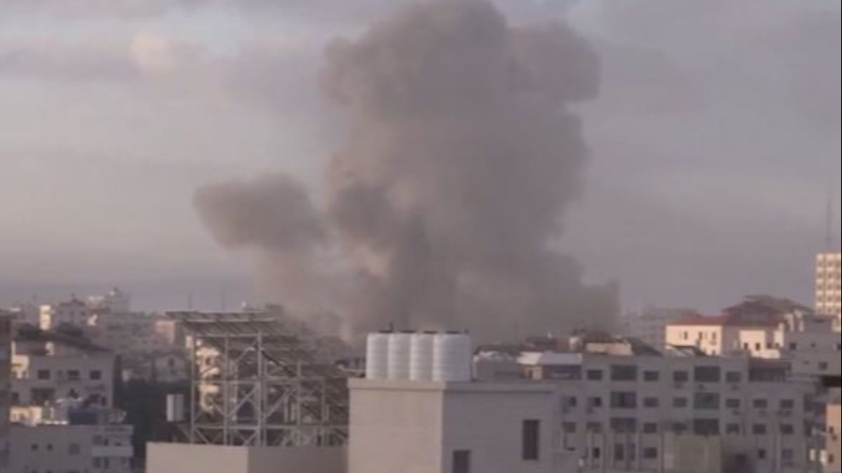 Israel targets 6-storey building in Gaza Strip