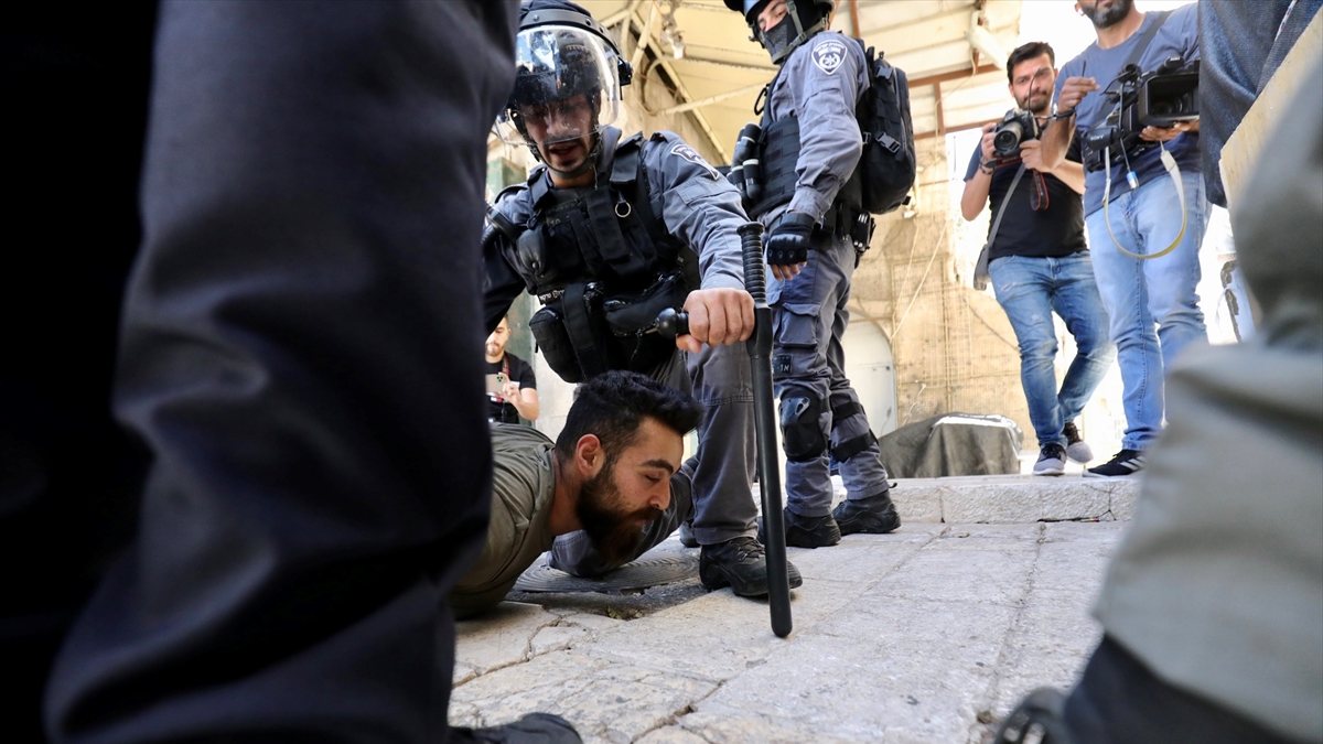 Israeli police attacked Palestinians gathered at Damascus Gate