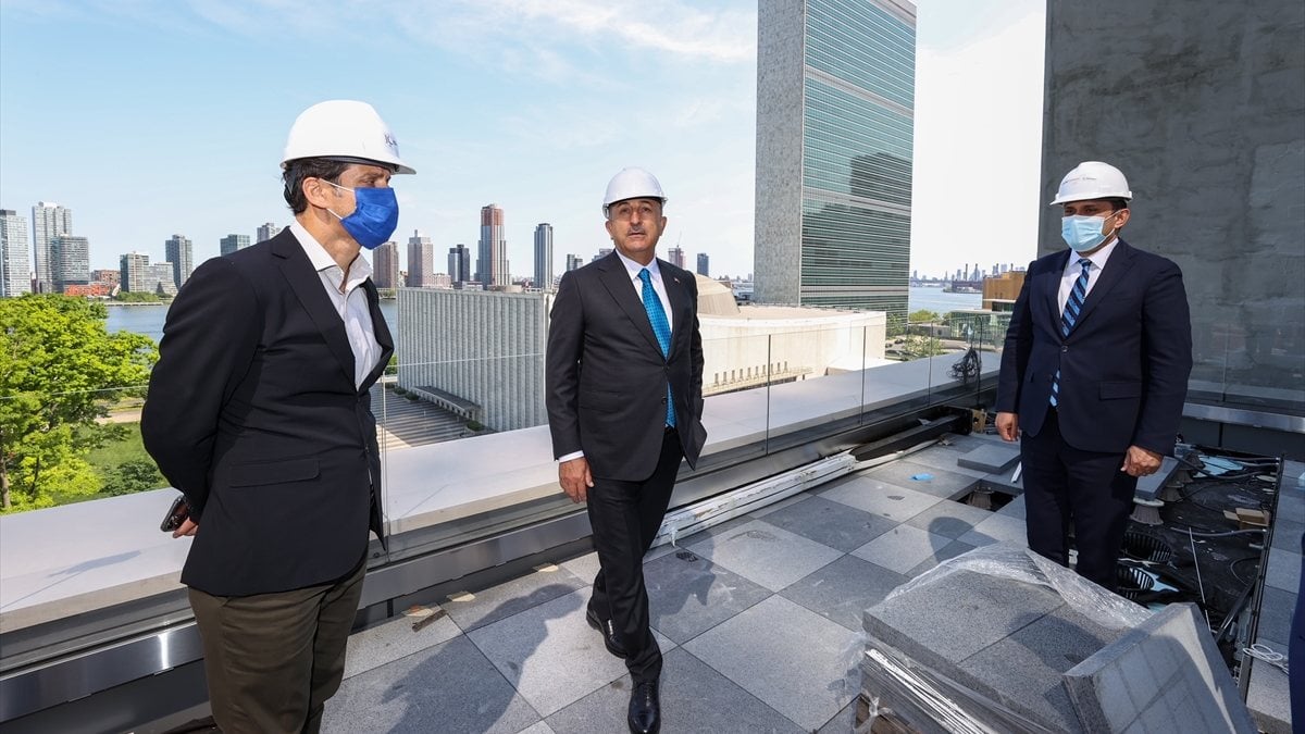 Mevlüt Çavuşoğlu New York'ta yapımı bitmek üzere olan Türkevi binasını gezdi