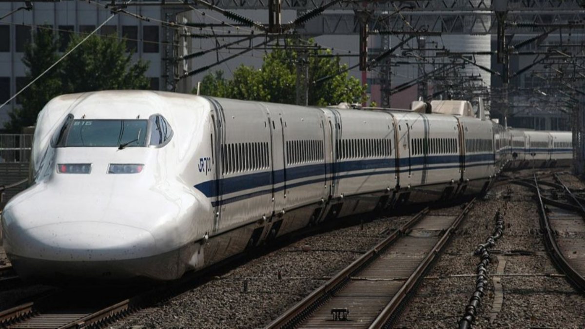 High-speed train driver in Japan left the cockpit to go to the toilet