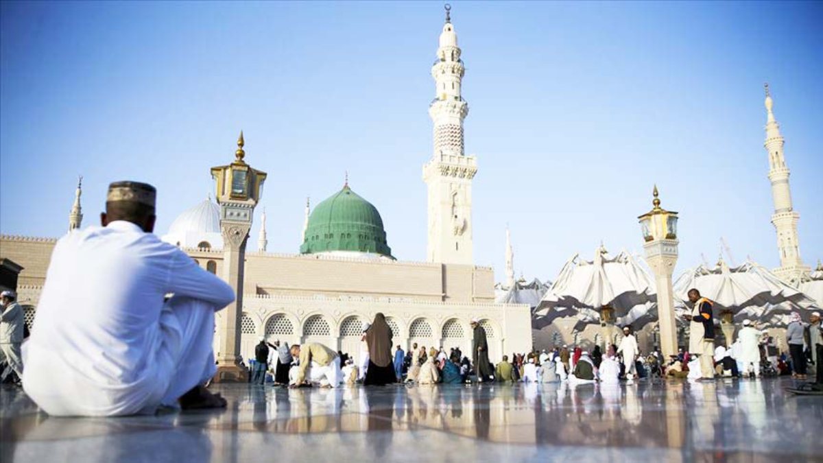 Loudspeaker arrangement in Saudi Arabian mosques