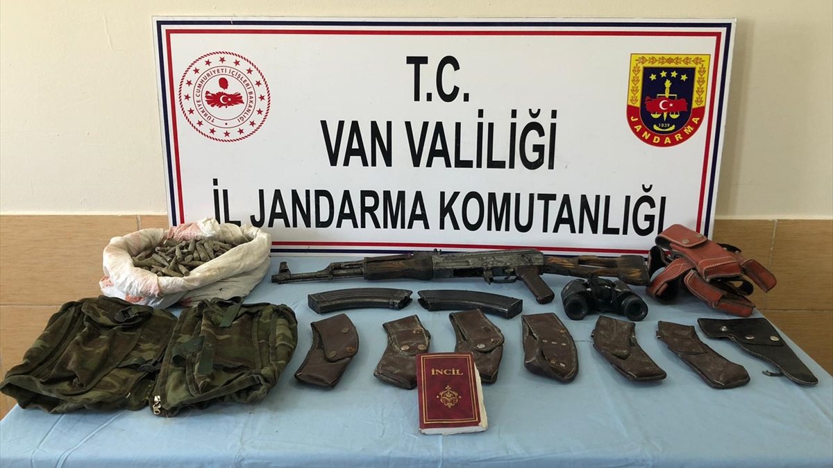 Van’da terör operasyonu: Çok sayıda silah ve İncil ele geçirildi 