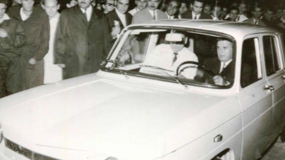 Iranian collectors line up for Shah Pahlavi’s car