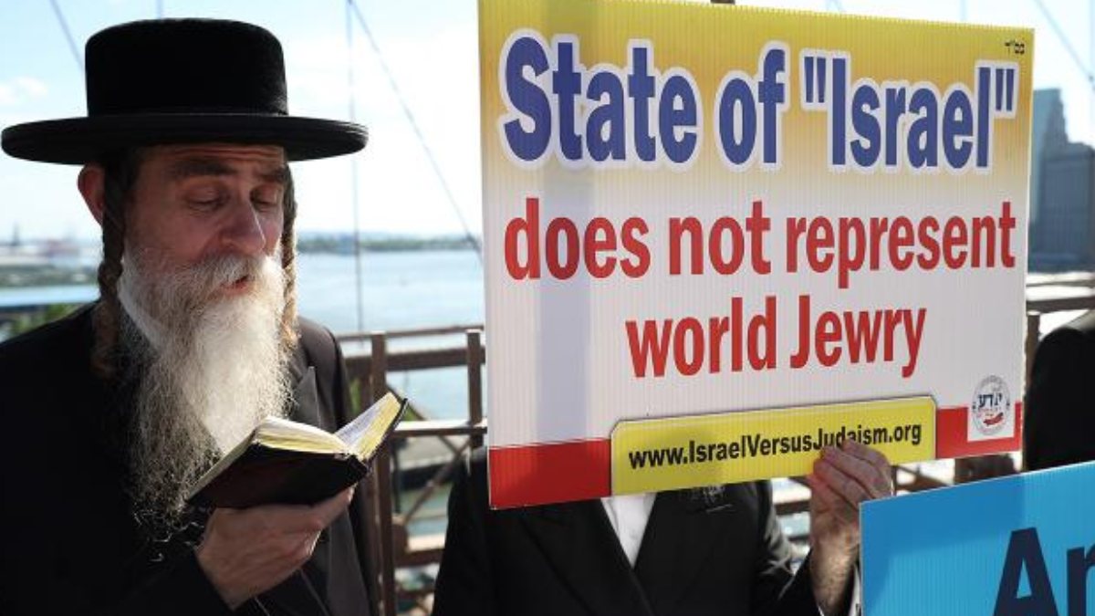 Hundreds of Jews protest against Israel in New York