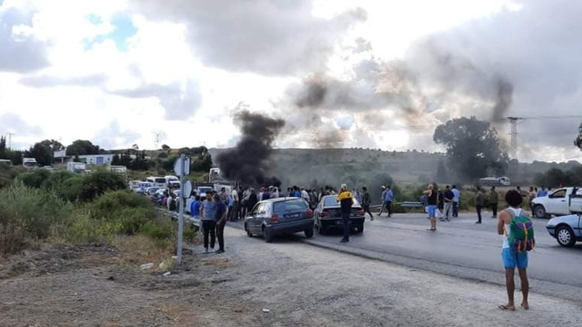 Water cuts protested in Tunisia, tires set on fire