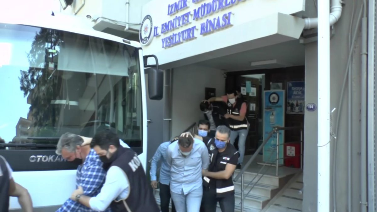 İzmir kaçak silah operasyonu: 11 tutuklama