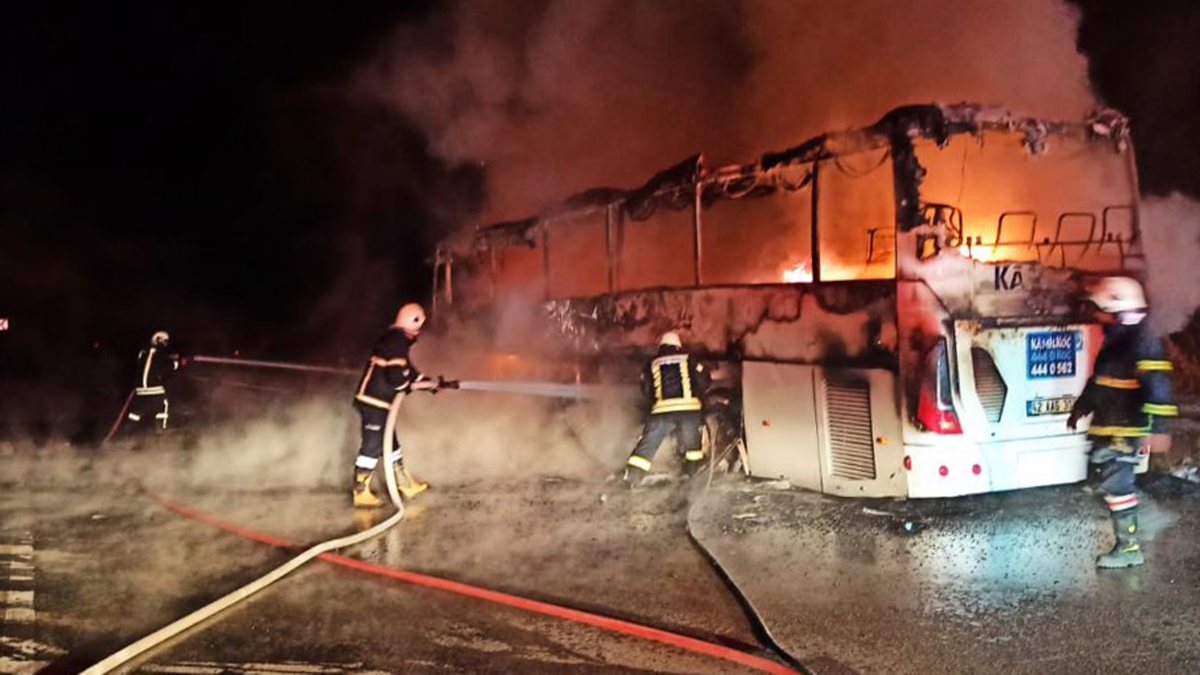 Afyonkarahisar'da yolcu otobüsü yandı