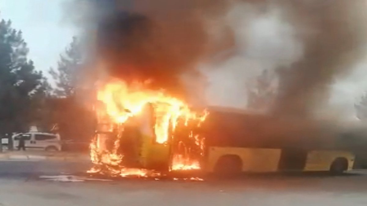 Diyarbakır’da otobüs yandı, yolcuları şoförün dikkati kurtardı