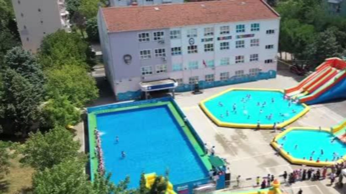Bursa'da 7 okul, tatil köyü gibi havuzlarla doldurulacak