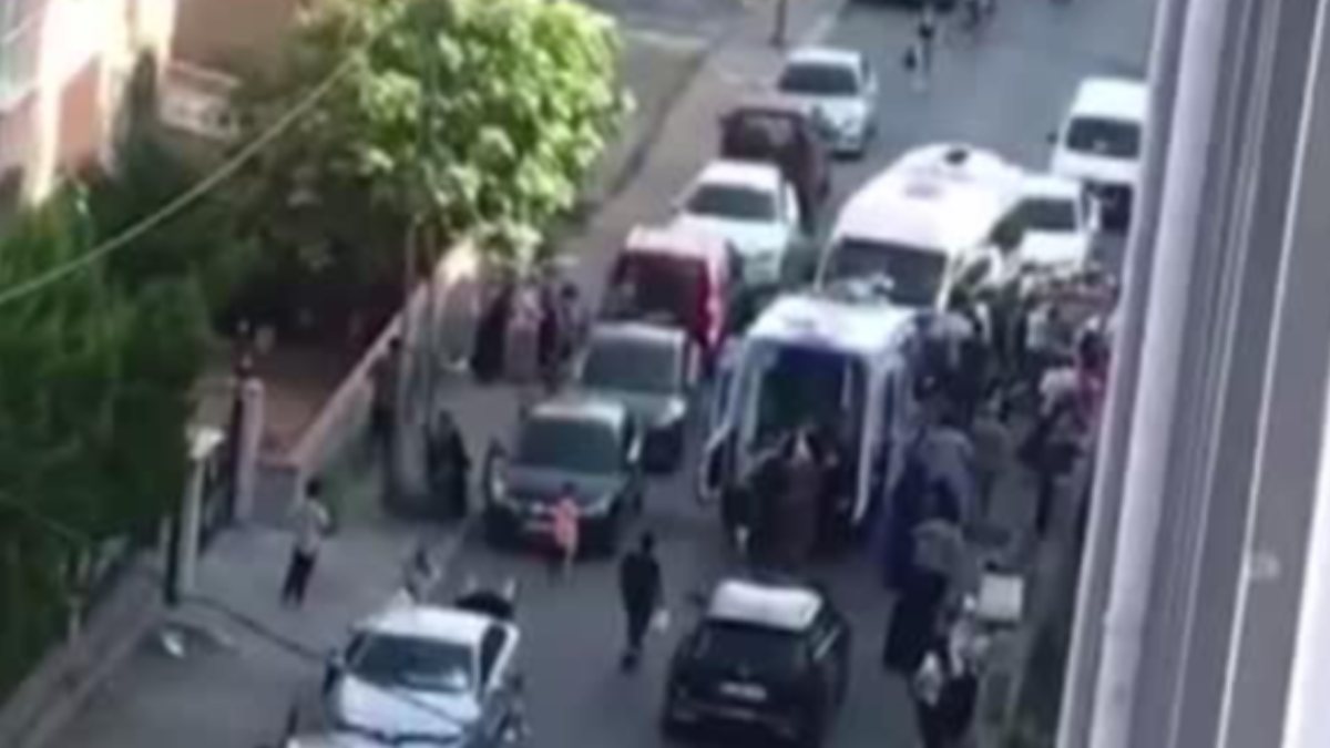 Maltepe'de servis minibüsü 8 yaşındaki çocuğa çarptı