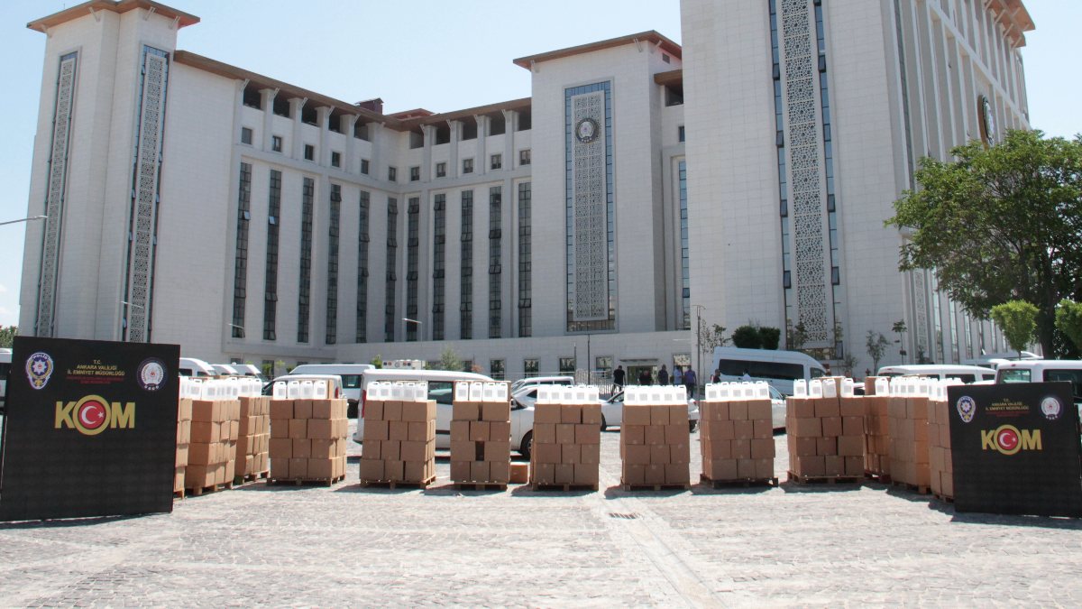 Ankara'da 12 bin litre sahte alkol ele geçirildi