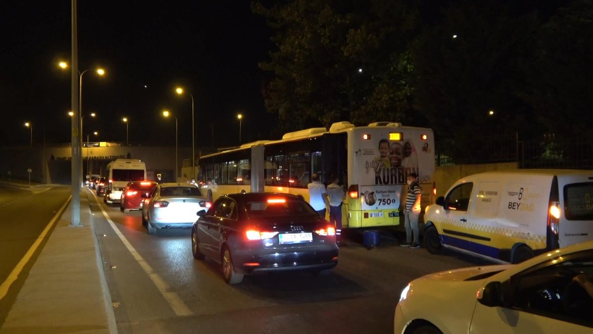 İstanbul'da yakıtı biten İETT otobüsü trafiği kilitledi
