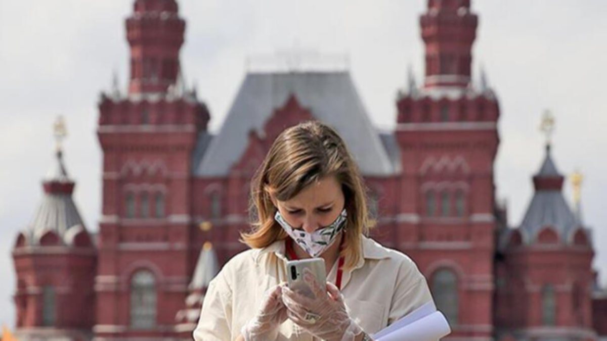 Rusya'da salgın nedeniyle can kaybı yine en yüksek seviyede