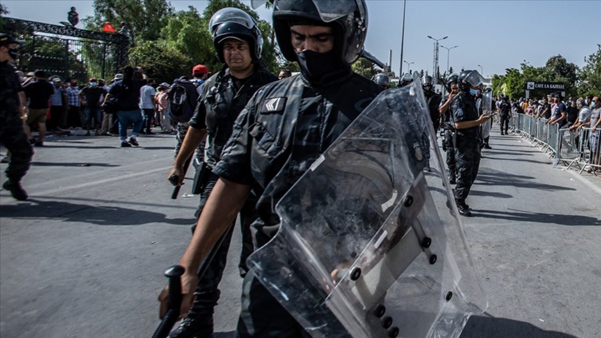 Tunus’ta güvenlik güçleri Al Jazeera ofisine baskın düzenledi