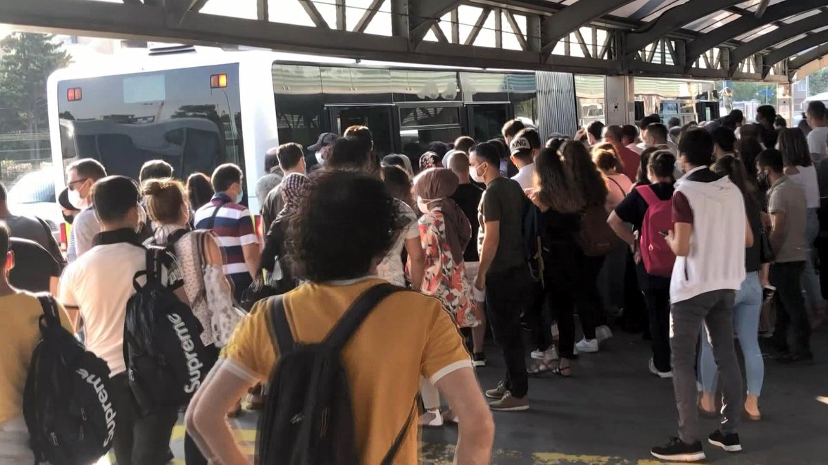 İstanbul’da haftanın ilk iş günü metrobüsler doldu taştı