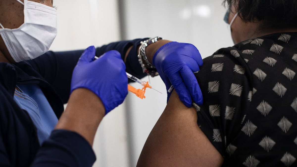 Dünya genelinde uygulanan koronavirüs aşısı, 4 milyar doza yaklaştı