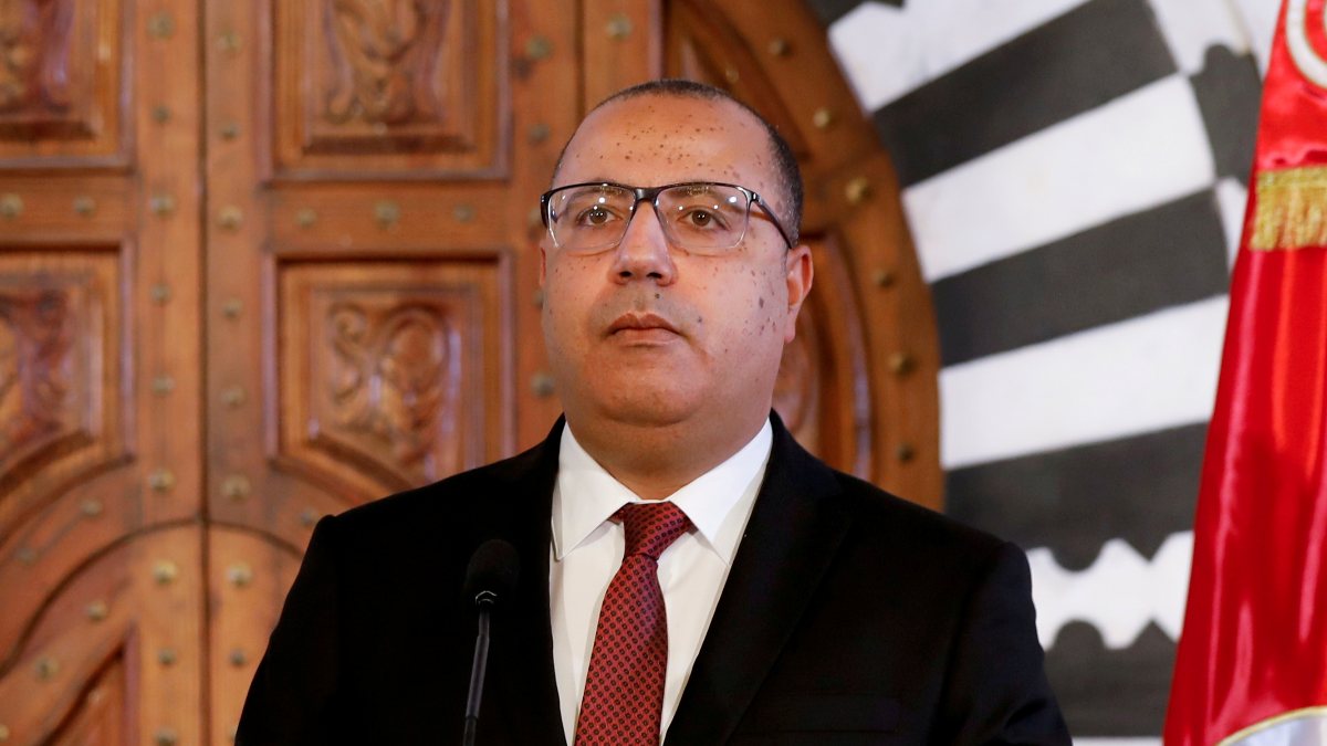 Tunus Başbakanı Meşişi, istifa etmesi için darbedildi iddiası