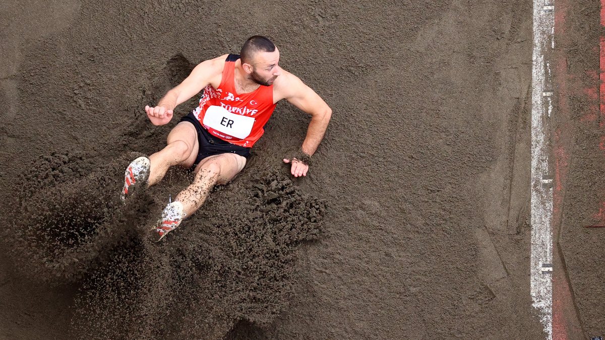 National athlete Necati Er is in the final in the three-step long jump in Tokyo