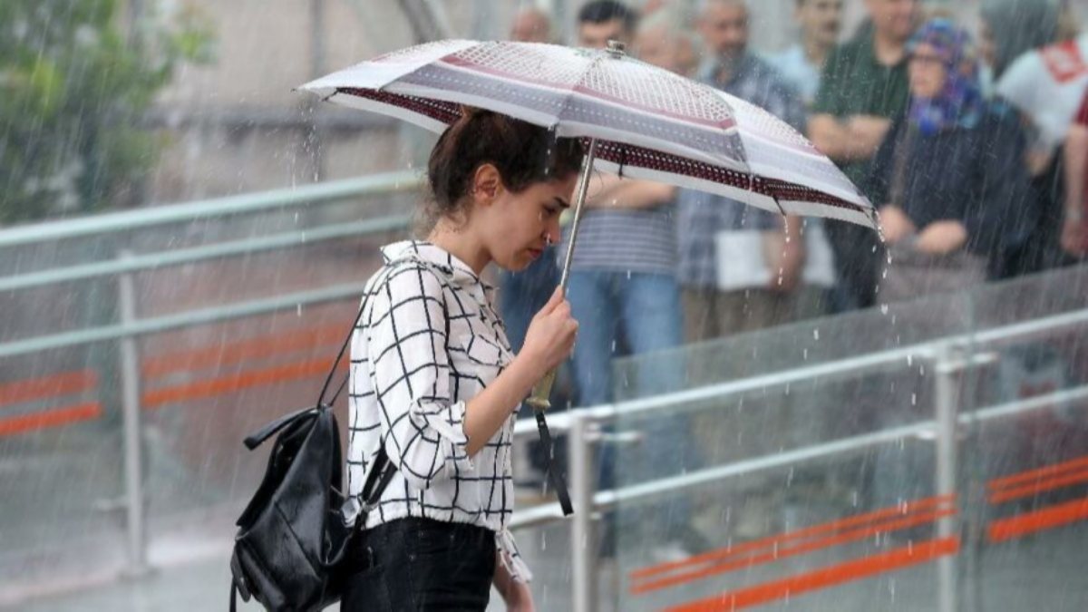 Meteoroloji uyardı: İstanbul'a sağanak geliyor