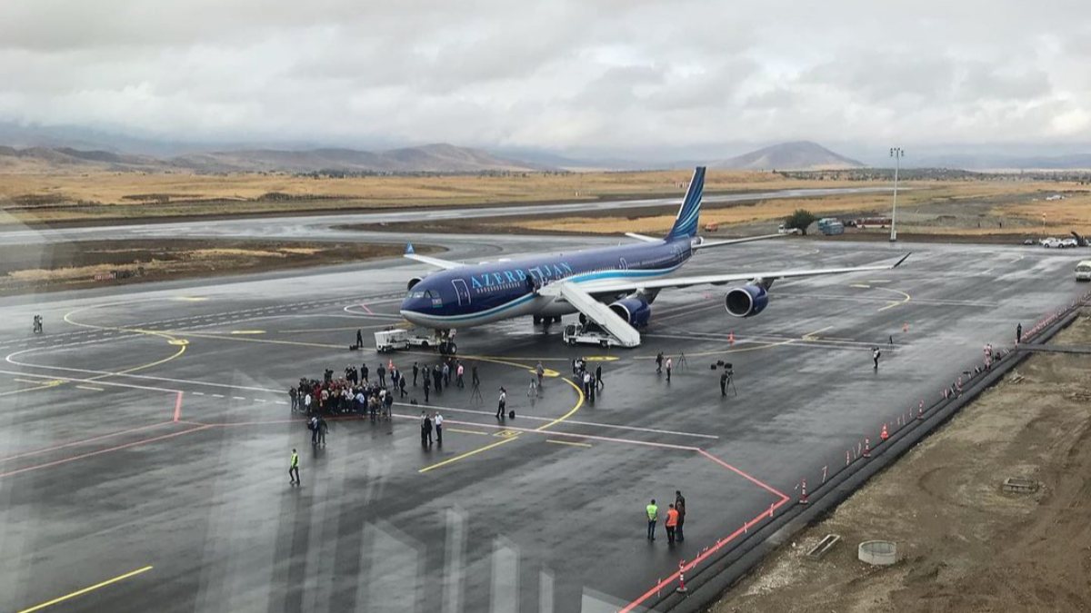 Fuzuli'de inşa edilen havalimanında test uçuşu yapıldı