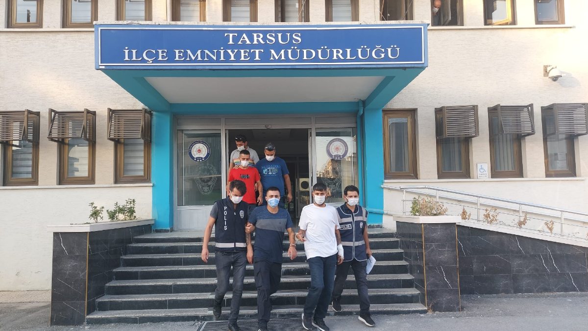 Tarsus'ta bir kişiyi bıçaklayan 3 şahıs tutuklandı