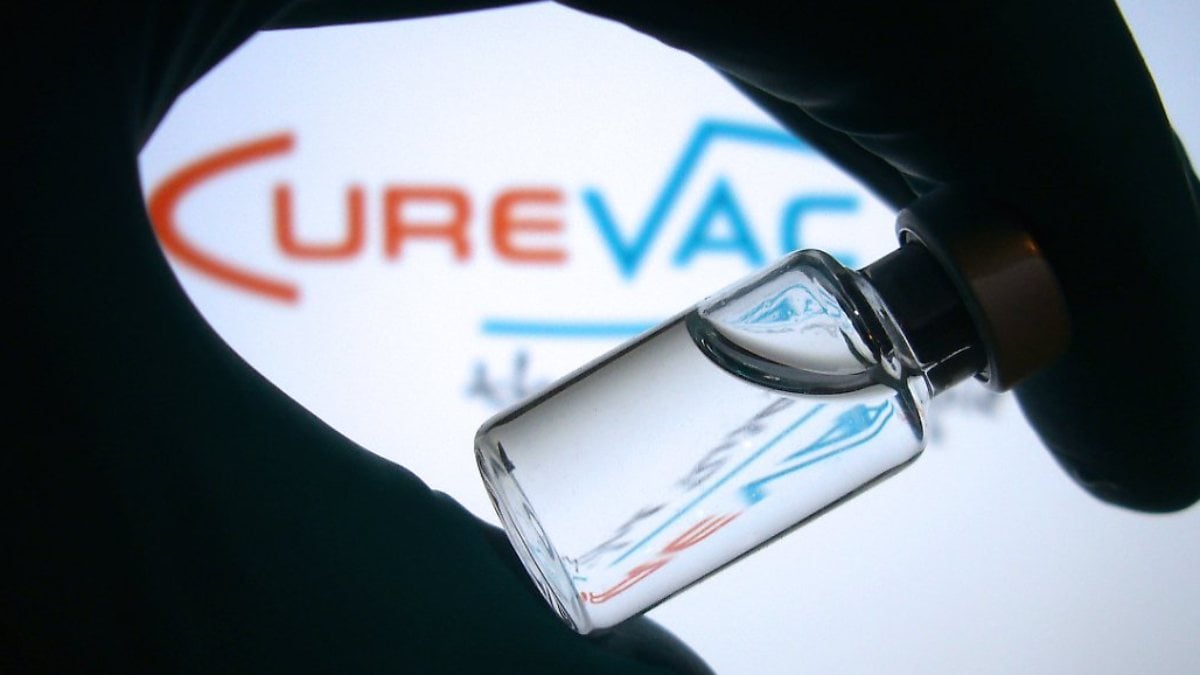 AB, CureVac aşısının değerlendirme sürecini durdurdu