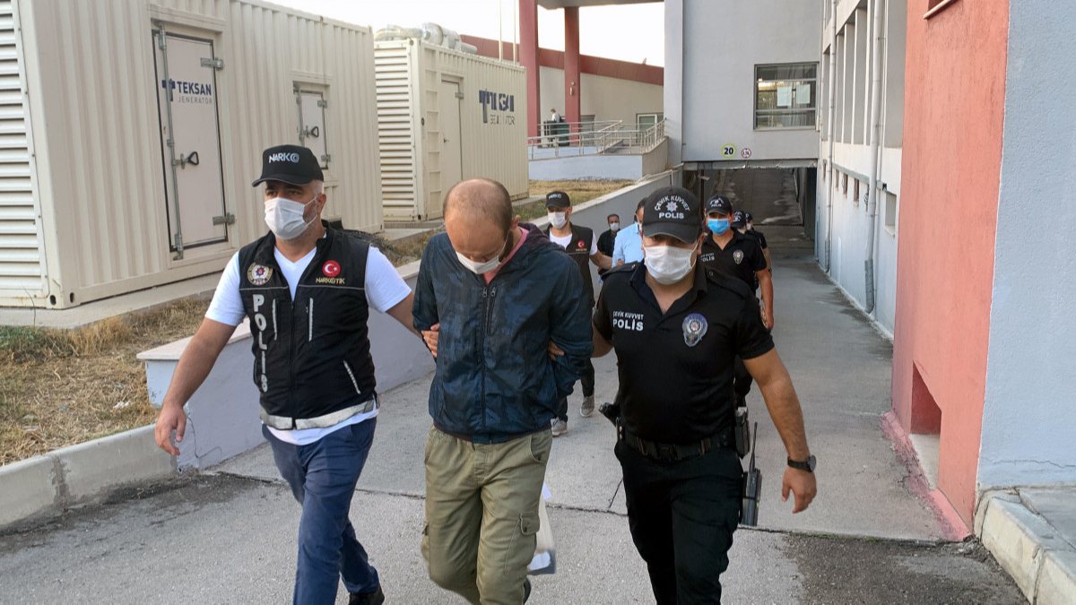 Adana’da ‘torbacı’ operasyonu: 12 gözaltı