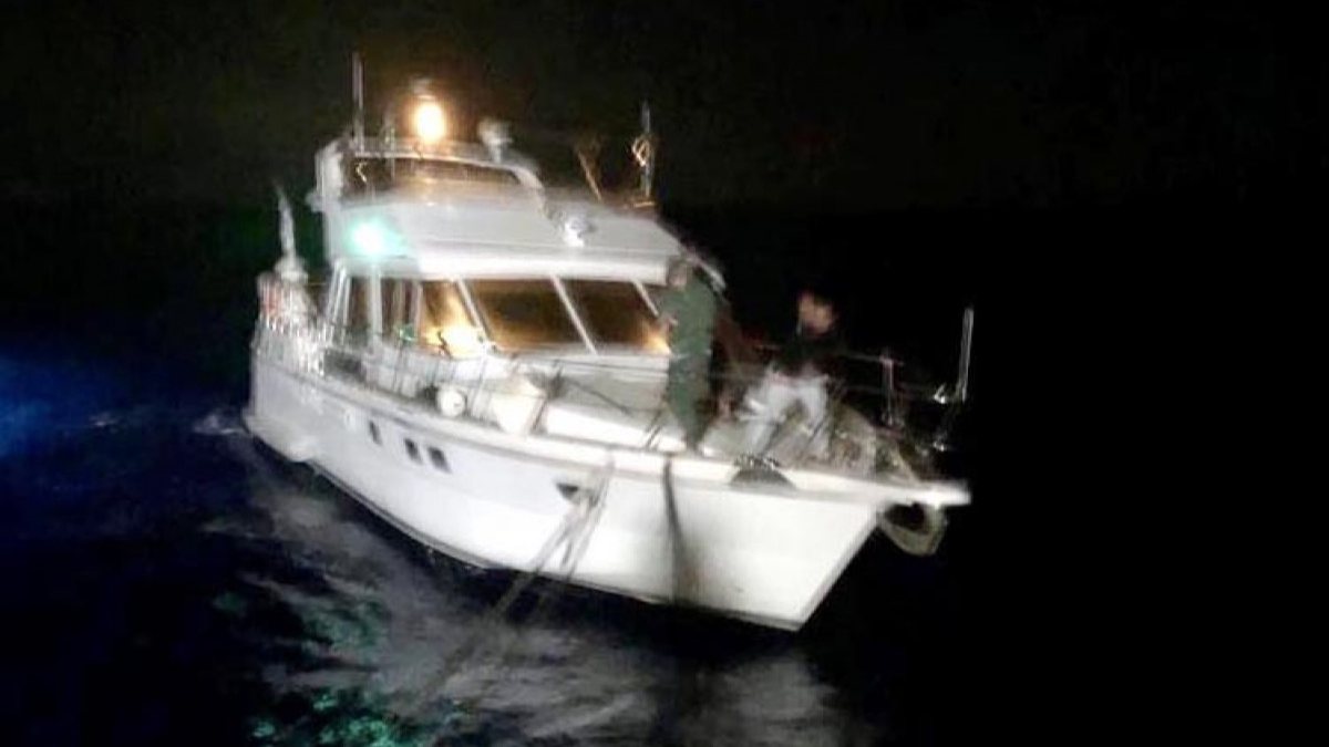 Muğla'da arızalanan teknedeki 4 kişi kurtarıldı