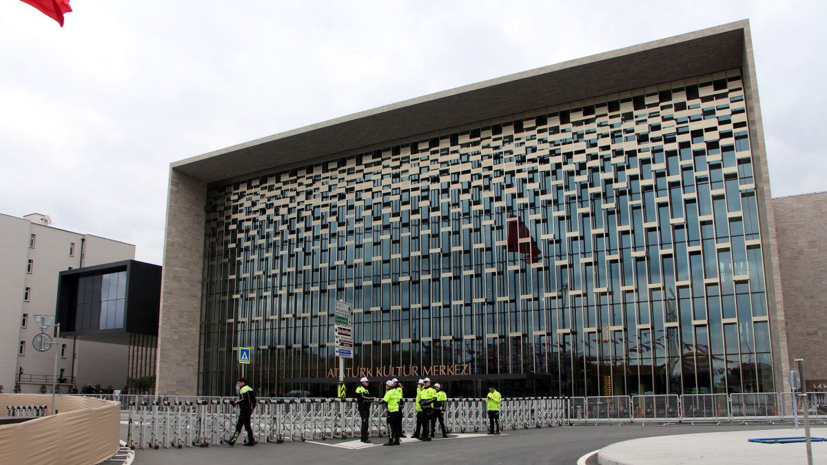 Atatürk Kültür Merkezi açılışa hazırlanıyor 