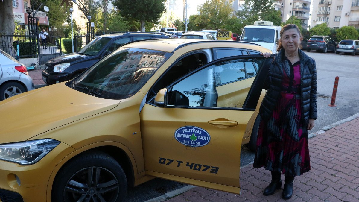 Antalya’da kadın taksi şoföründen, ‘satırlı saldırı’ iddiası 