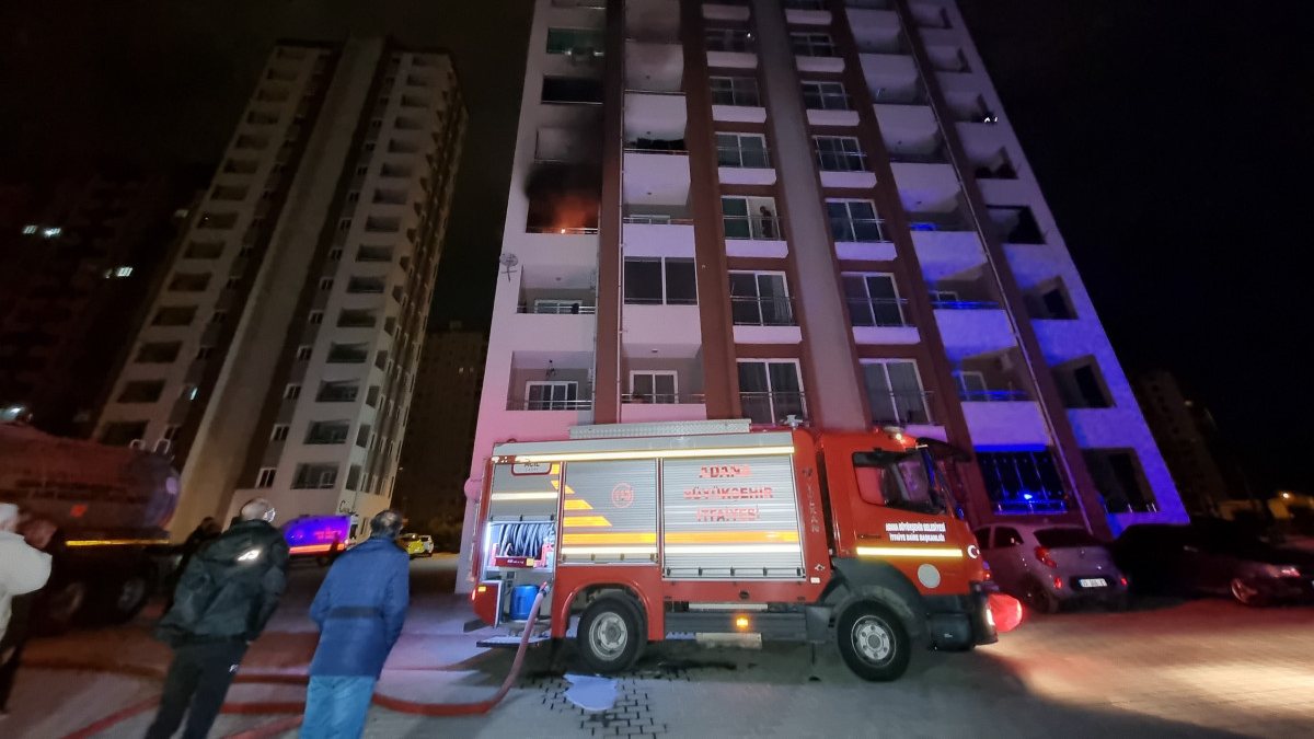 Adana'da yangından kaçan kadın balkondan düştü