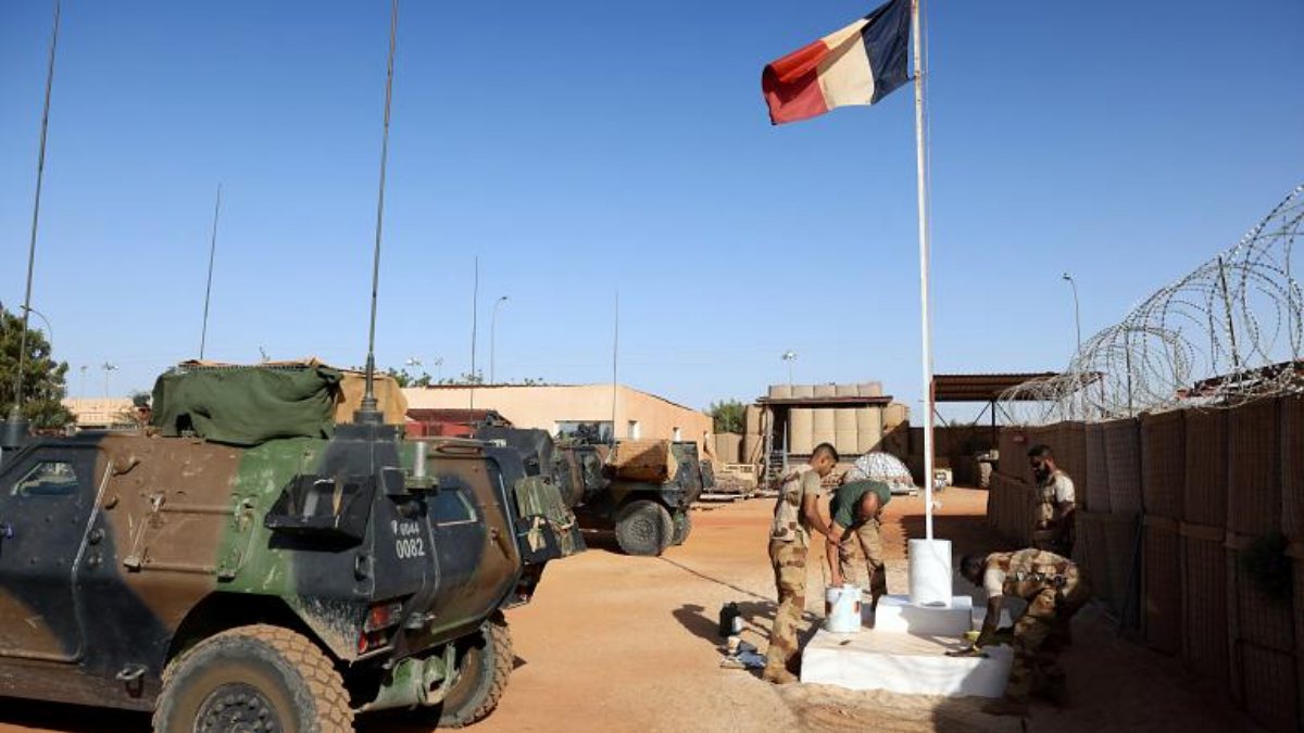 Mali'de bulunan Fransız askeri üssüne saldırı düzenlendi
