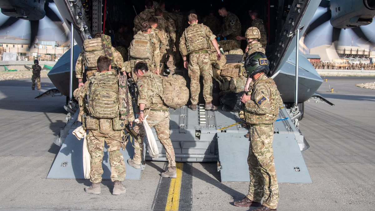 İngiltere, Doğu Avrupa'ya daha fazla asker göndermeyi değerlendiriyor