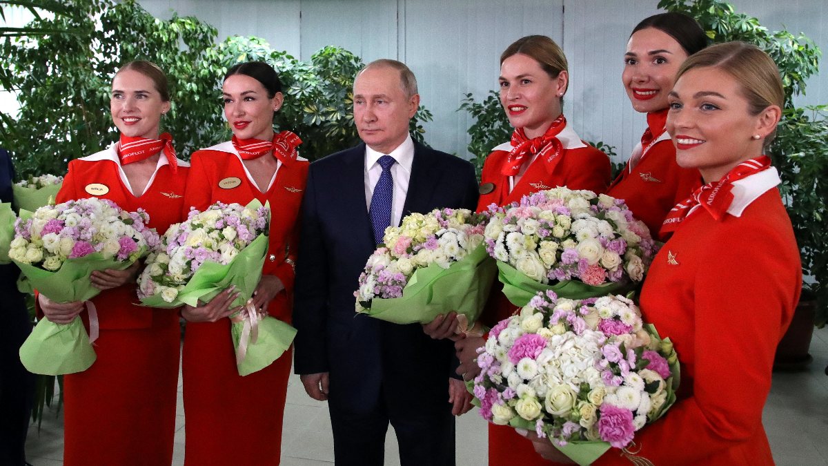 Vladimir Putin visited the Aeroflot training center