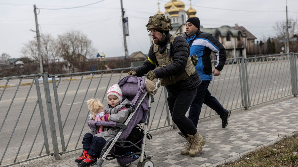 The number of Ukrainians crossing to neighboring countries reached 2 million