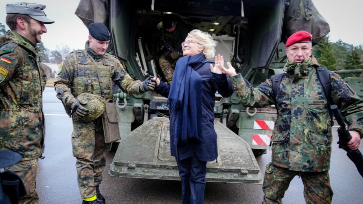 German Defense Minister Lambrecht was the subject of criticism in his country