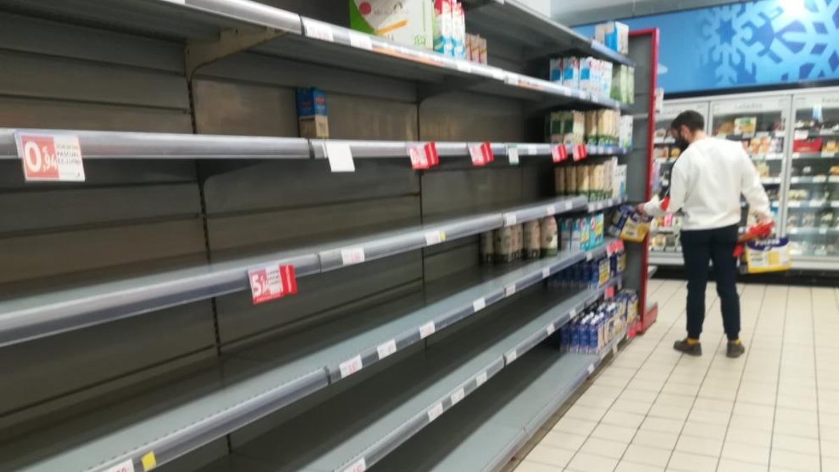 Sunflower oil and milk shelves empty in Spain