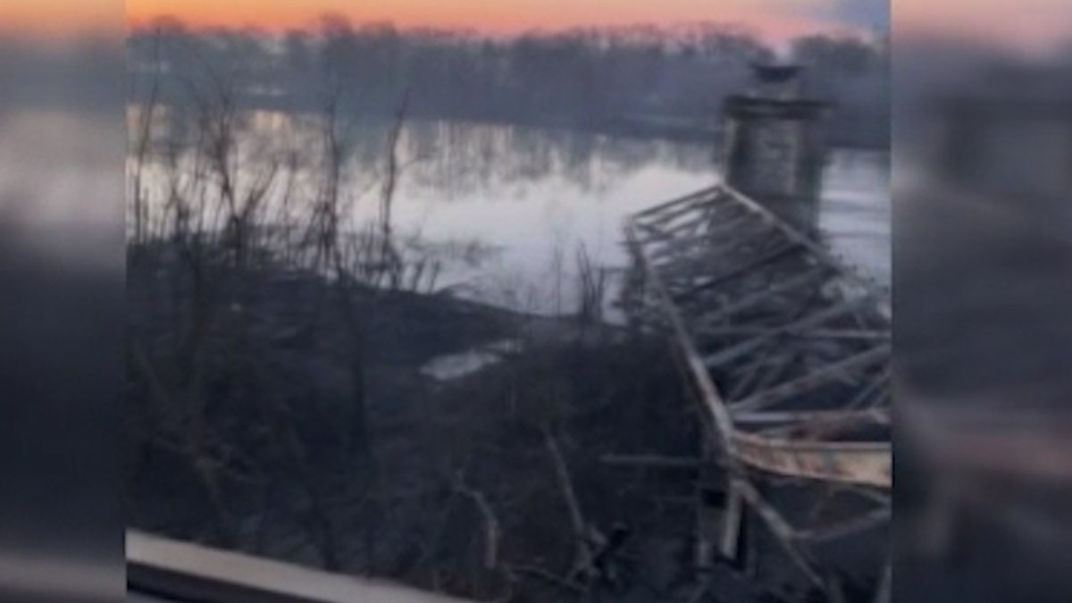 Russian army struck the bridge connecting Kyiv and Chernihiv