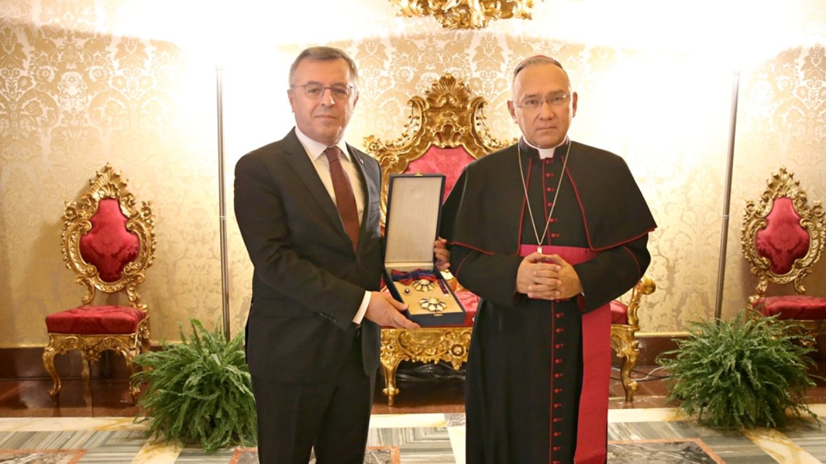 Lütfullah Göktaş was awarded the Order of the Vatican State