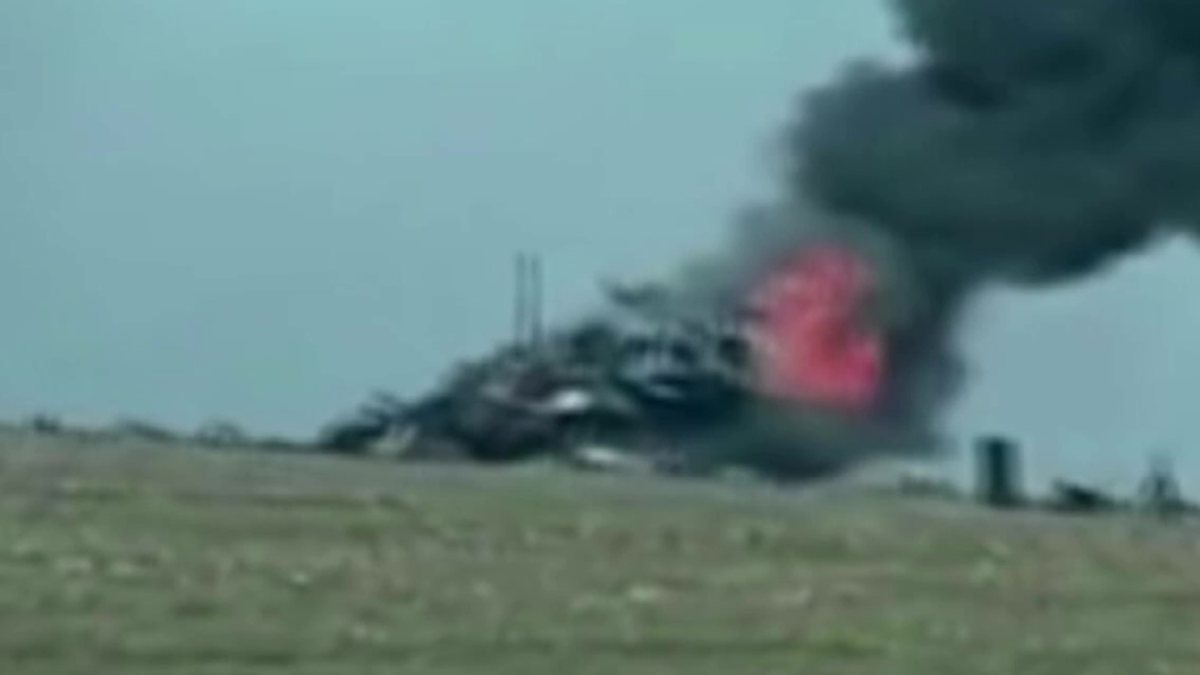 Images of the Su-35 fighter jet shot down by the Ukrainian army