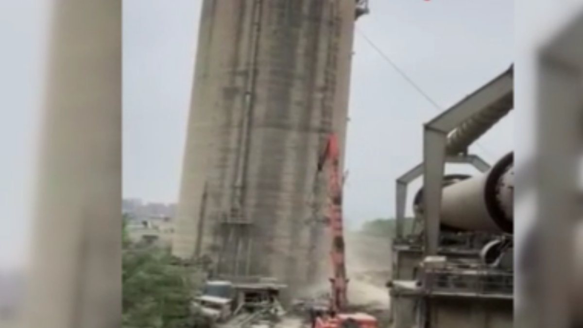 Cement tower collapsed in opposite direction in Taiwan